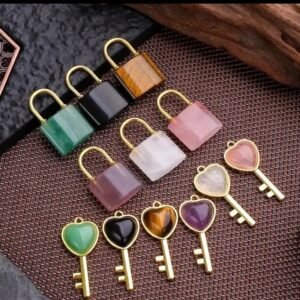 Candados con llave de piedra